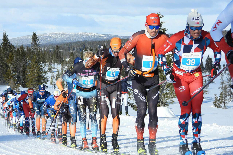 Andreas Nygaard (1) tok hjem seieren i Hafjell Skimaraton. Her bak Gaute Kvåle (39). Bak følger Halvor Korbøl Thoner (41) og Eivind Vold (49). (Foto: Stein Arne Nygård) Hafjell skimaraton