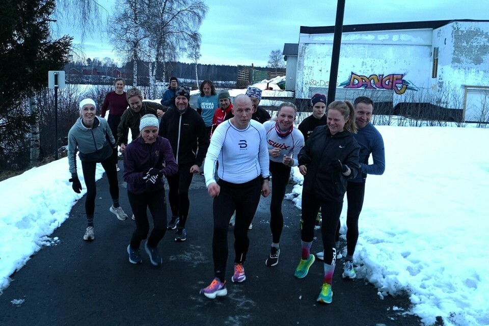 Klare til start både for Kondisløpets 5 km og en lang barmarkssesong i Elverum. Først ut er Kondistrener Christoffer Hvammen som også var førstemann i mål. (Foto: Rolf Bakken) Klare til start både for Kondisløpets 5 km og en lang barmarkssesong i Elverum. Først ut er Kondistrener Christoffer Hvammen som også var førstemann i mål. (Foto: Rolf Bakken)