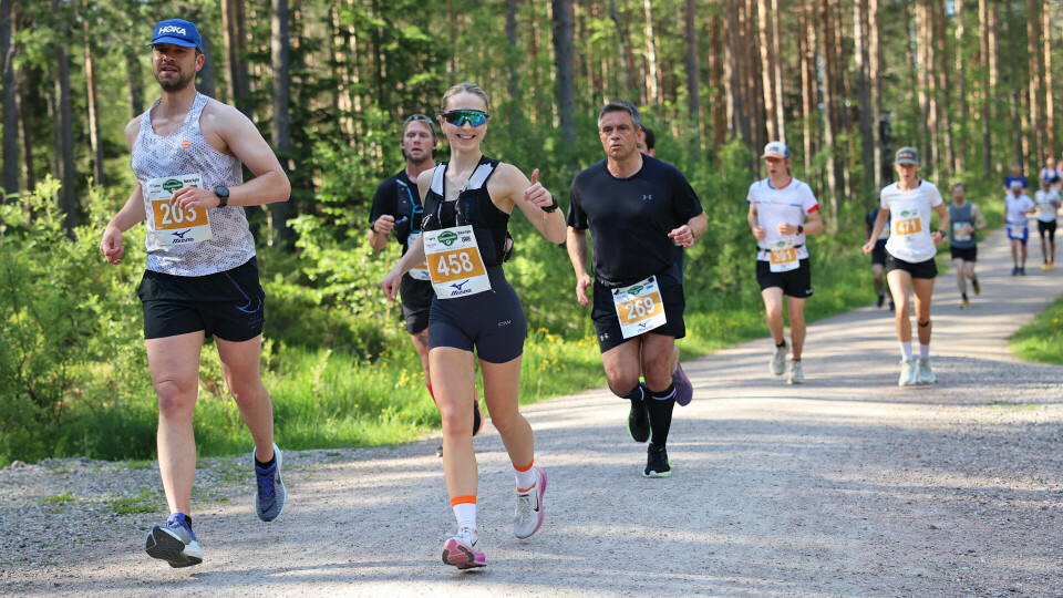 Det var nydelige forhold for løping i Nordmarka, og humøret var på topp blant løperne. (Foto: Tom-Arild Hansen) Det var nydelige forhold for løping i Nordmarka, og humøret var på topp blant løperne. (Foto: Tom-Arild Hansen)