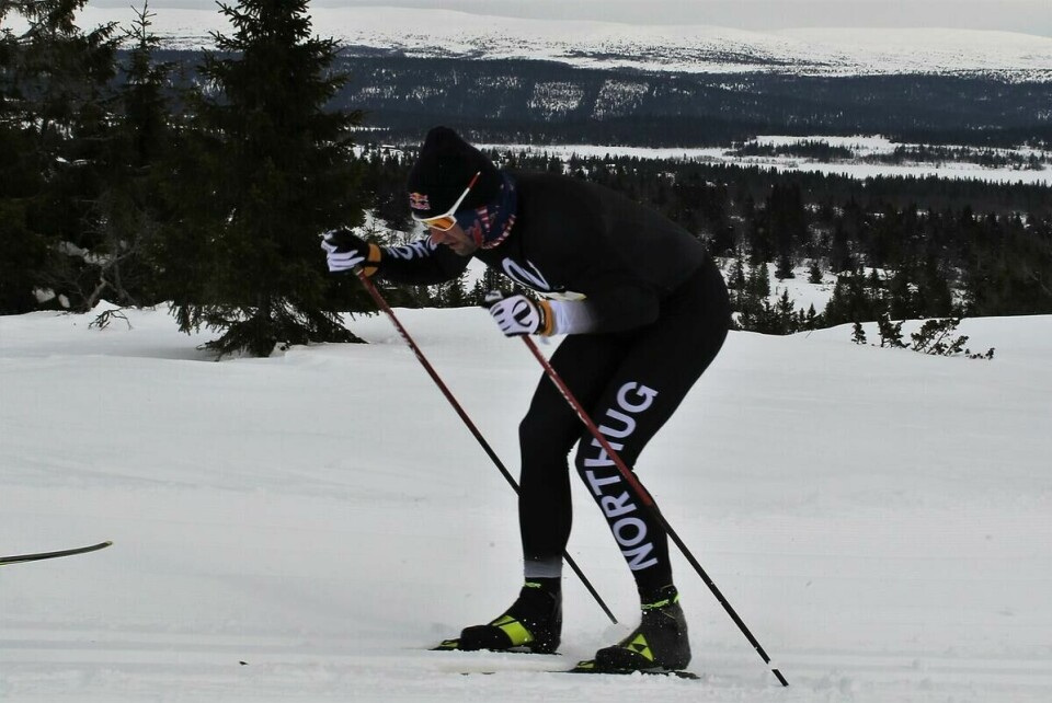Petter Northug jr. staker seg opp til Kriksfjell rett før løypas høyeste punkt. (Foto: Rolf Bakken)