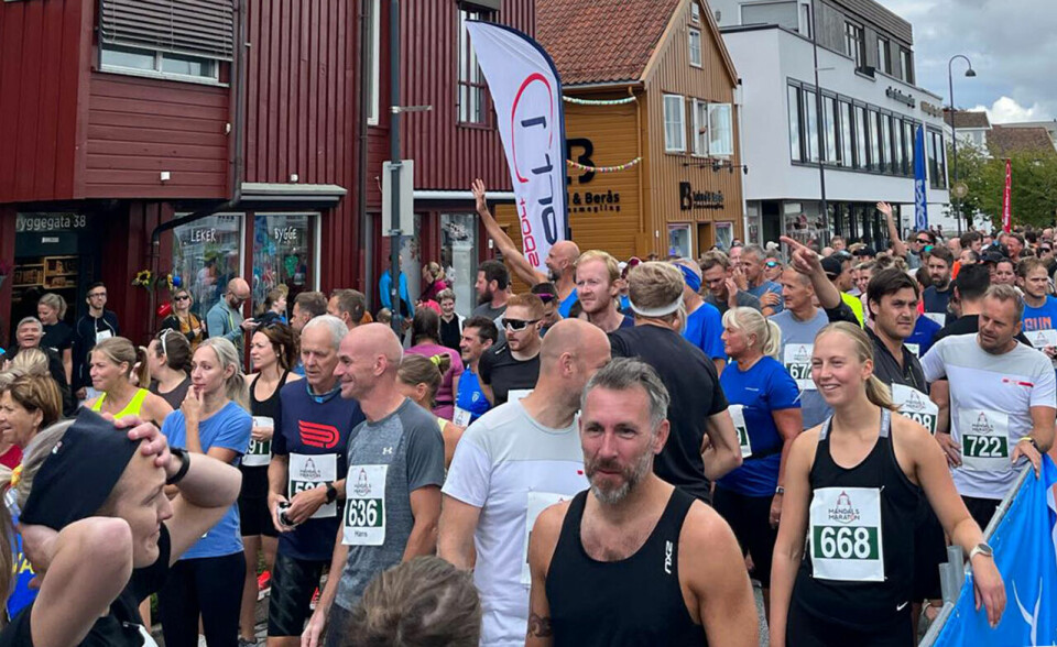 652 stilte til start i Mandalsmaraton start.jpg