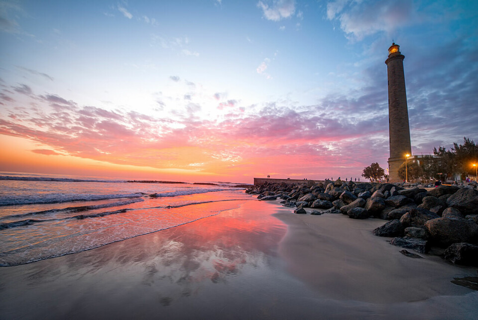Stranden med fyrtårnet på Gran Canaria. (Foto: RossHelen/Istockphoto) Stranden med fyrtårnet på Gran Canaria. (Foto: RossHelen/Istockphoto)