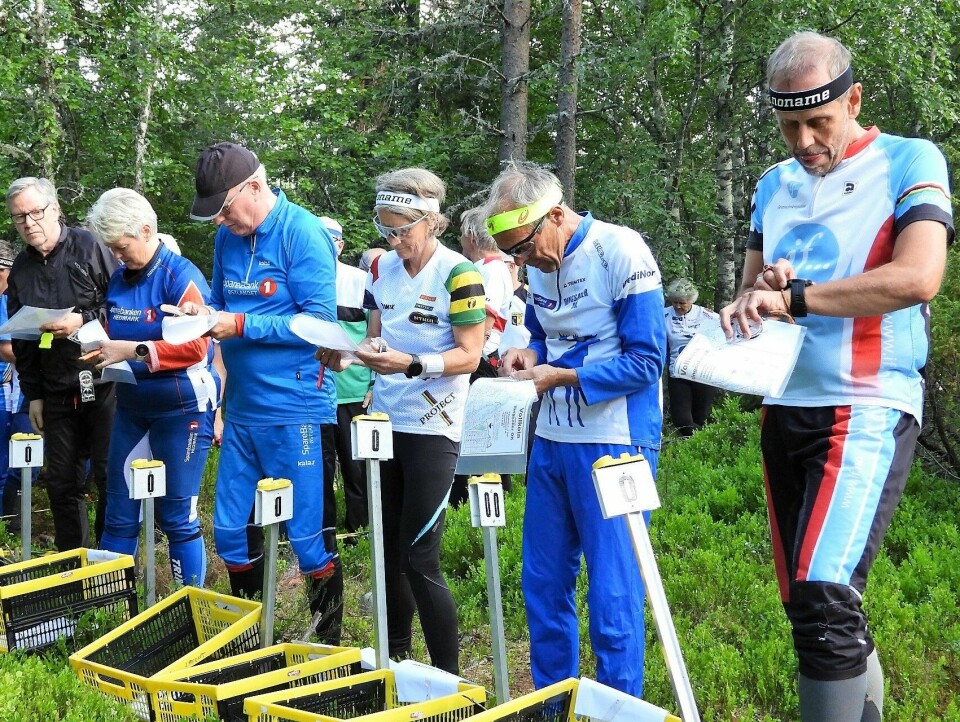 Bedrifts o-løp fra Vollkoia avsluttet vårsesongen Kompasskursen til f¢rste post og GPS klokker klargj¢res.jpg