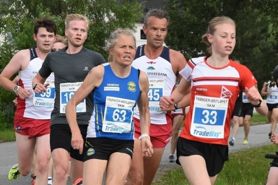 Kampen i kvinneklassen sto mellom Anne Nevin og Eva Ingebrigtsen, akkurat som her i Trønder-Østløpet 2019. (Foto fra Rindal ILs facebookside) Kampen i kvinneklassen sto mellom Anne Nevin og Eva Ingebrigtsen, akkurat som her i Trønder-Østløpet 2019. (Foto fra Rindal ILs facebookside)