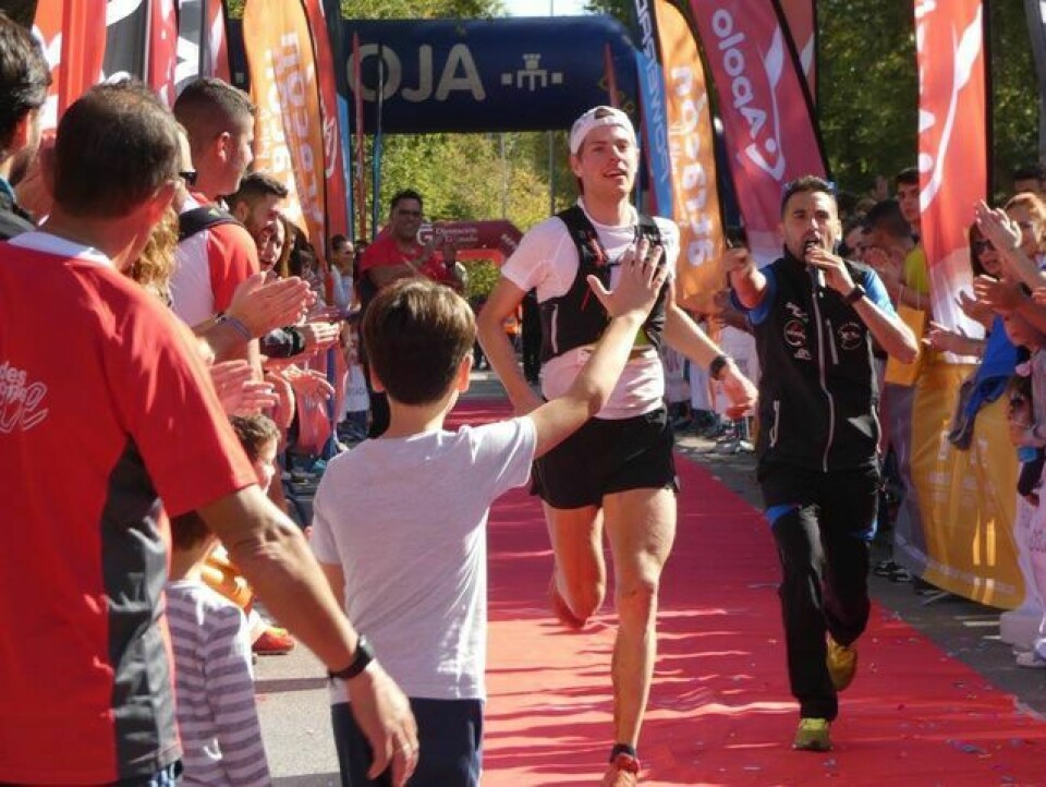 7 løpere tatt ut til VM terrengultra 2018 Hans Kristian Smedsrød løper inn til 2. plass etter en sterk avslutning der han nesten tok igjen vinneren. (Foto: Onda Loja Radio)