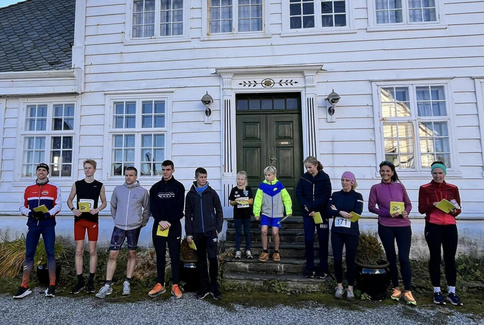 Premieutdeling på Glesværløpet. Marius Sørli (helt til venstre) vant herreklassen og var samtidig kun ett sekund bak sin egen løyperekord. (Foto fra arrangørens facebookside) Premieutdeling på Glesværløpet. Marius Sørli (helt til venstre) vant herreklassen og var samtidig kun ett sekund bak sin egen løyperekord. (Foto fra arrangørens facebookside)