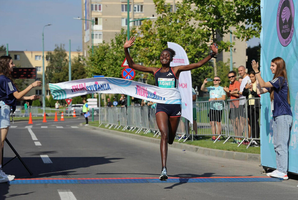 I et rent kvinnefelt satte kenyanske Agnes Ngetich verdensrekord på 10 km gateløp. (Foto: Brasov Running Festival) I et rent kvinnefelt satte kenyanske Agnes Ngetich verdensrekord på 10 km gateløp. (Foto: Brasov Running Festival)