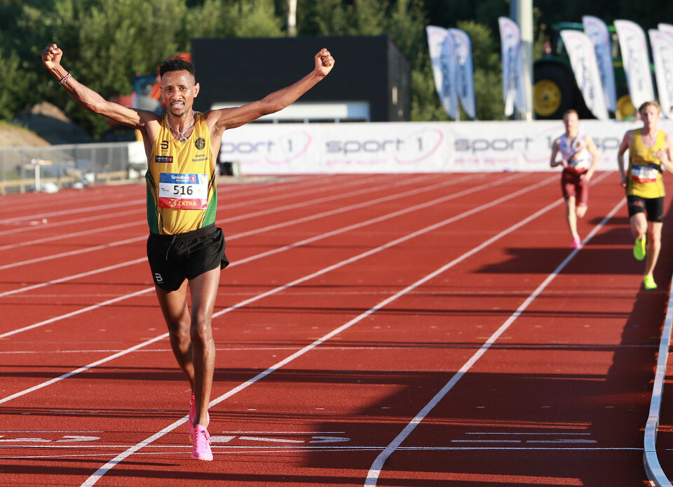 Zerei Kbrom Mezngi hadde stålkontroll på gullet på 10000 meter Menn_10000m_A-heat_maalgang_Fissehatsion_nr2__Lillefosse_bak_nr3_AZ3T3114.jpg