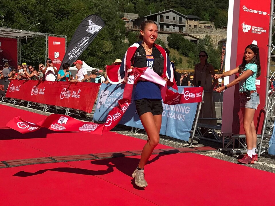 Ida Waldal bryter jublende målsnøret og tar årets 3. internasjonale mesterskapsgull. (Foto fra mesterkapets facebookside) Ida Waldal bryter jublende målsnøret og tar årets 3. internasjonale mesterskapsgull. (Foto fra mesterkapets facebookside)