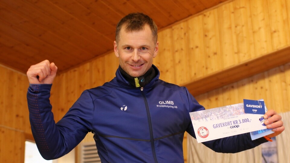 Henrik Olimb med vinnerbonusen for andre året på rad i Trysil-Knut rennet i Søre Osen. (Foto: Rolf Bakken) Henrik Olimb med vinnerbonusen for andre året på rad i Trysil-Knut rennet i Søre Osen. (Foto: Rolf Bakken)