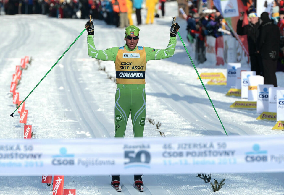 Alder ingen hindring – for kvinnelige australske maratonløpere Anders Aukland har hatt en utrolig lang og innholdsrik idrettskarriere. Her ser vi han juble for seier i Ski Classic-rennet Jizerska Padesatka i 2013. (Foto: Jizerská - Ski Classic)