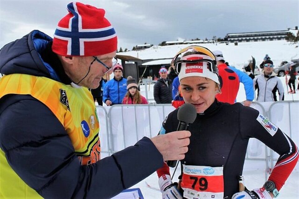 Emilie Kristoffersen blir intervjuet etter sin 3. seier på rad i Furusjøen Rundt. (Foto Lars Tungen) Emilie Kristoffersen blir intervjuet etter sin 3. seier på rad i Furusjøen Rundt. (Foto Lars Tungen)