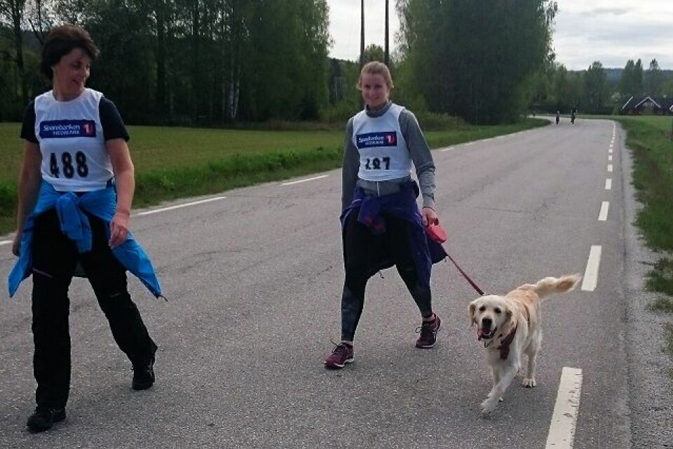 Knartamarsjen på Galterud samlet 117 deltakere Kr. Himmelfartsdag Damer_med_hund.jpg
