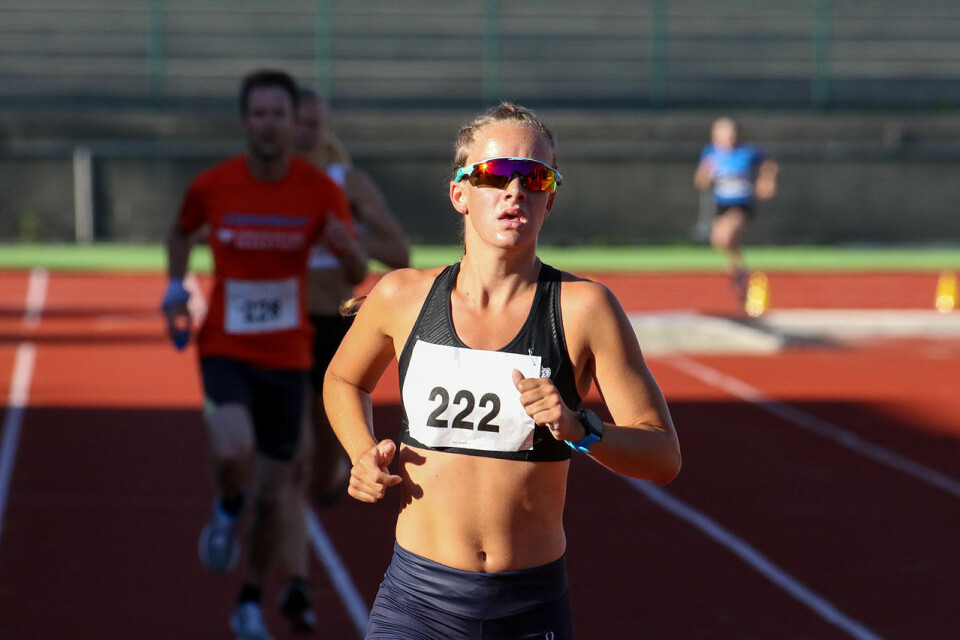 Stine Dale løp 5000 meter under Gneist-Gular seriestevne den 1. juli der hun slo flere spesialiserte løpere. (Foto: Arne Dag Myking) Stine Dale løp 5000 meter under Gneist-Gular seriestevne den 1. juli der hun slo flere spesialiserte løpere. (Foto: Arne Dag Myking)