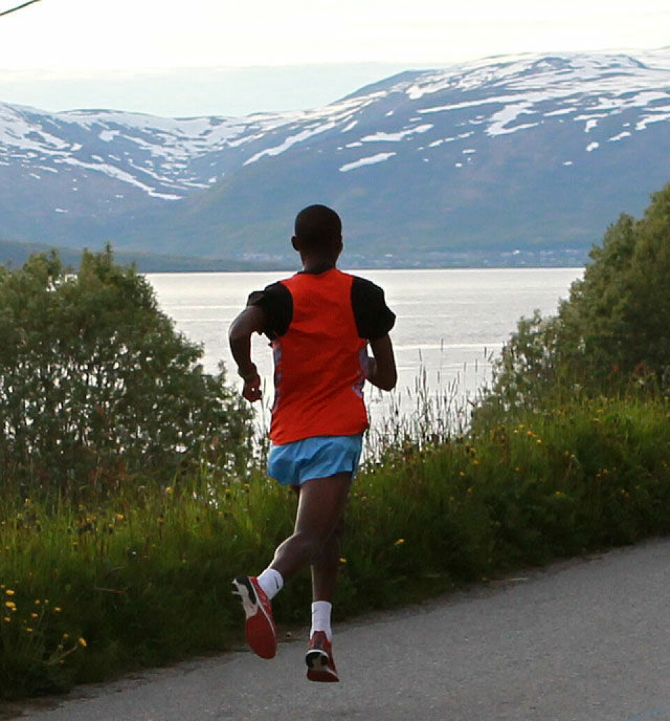 Midnight Sun Maraton - en femstjernes løpsfest Antony_Mugo_i_motsol_A20G8442.jpg
