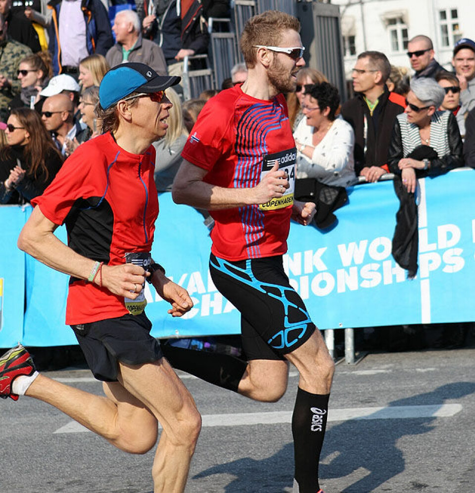 Mange gode norske tider i VM i halvmaraton i København Eirik_Davla_Skaale_Sondre_Amdahl_spurt_A20G3621.jpg