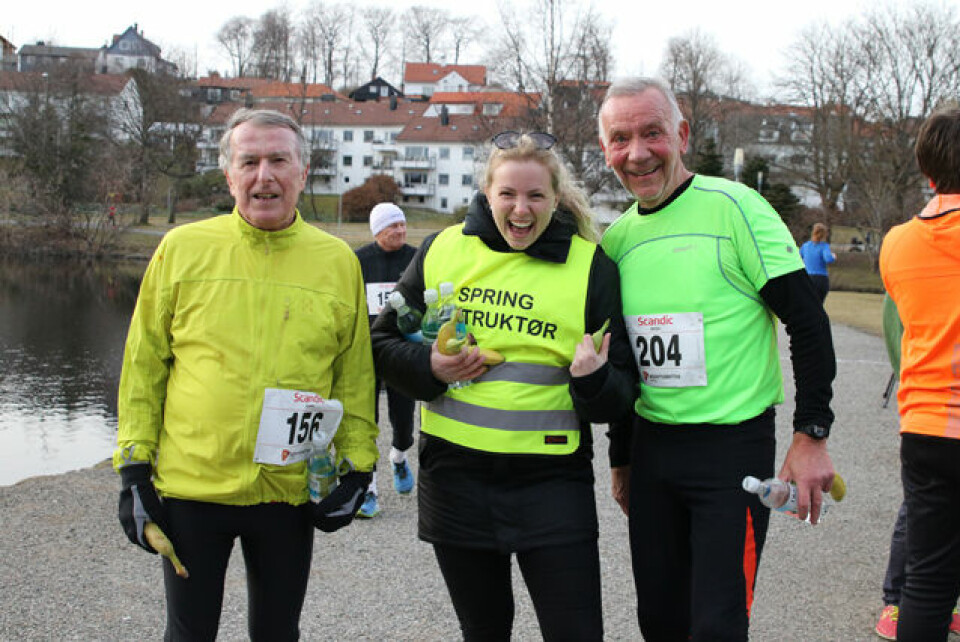 Løpsleder fra Bedriftidretten Benedikte Kallekleiv flankeres av Johs Slethaug og Thor Thorsen, ivrige karuselldeltagere Løpsleder fra Bedriftidretten Benedikte Kallekleiv flankeres av Johs Slethaug og Thor Thorsen, ivrige karuselldeltagere