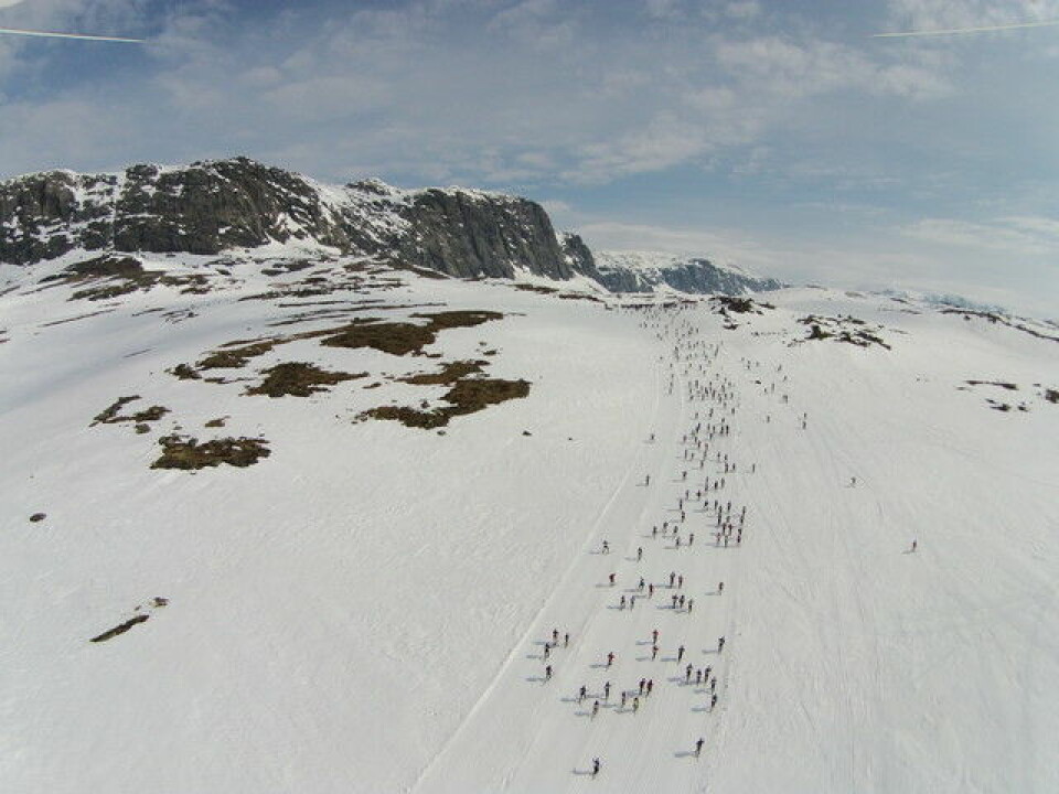 10 000 fullførte Skarverennet i sol Mylder_over_fjellet_640x480.jpg