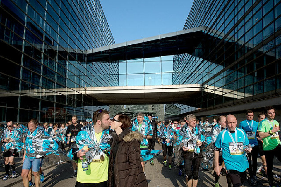 Mange gode norske tider i VM i halvmaraton i København Kyss_Den_sorte_diamant_Bo_Amstrup__DSC6368.jpg
