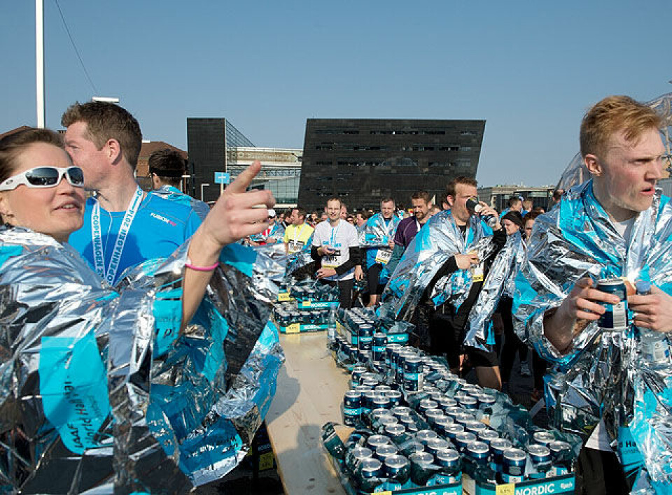 Mange gode norske tider i VM i halvmaraton i København Drikke_den_sorte_diamant_Bo_Amstrup__DSC6401 (1).jpg