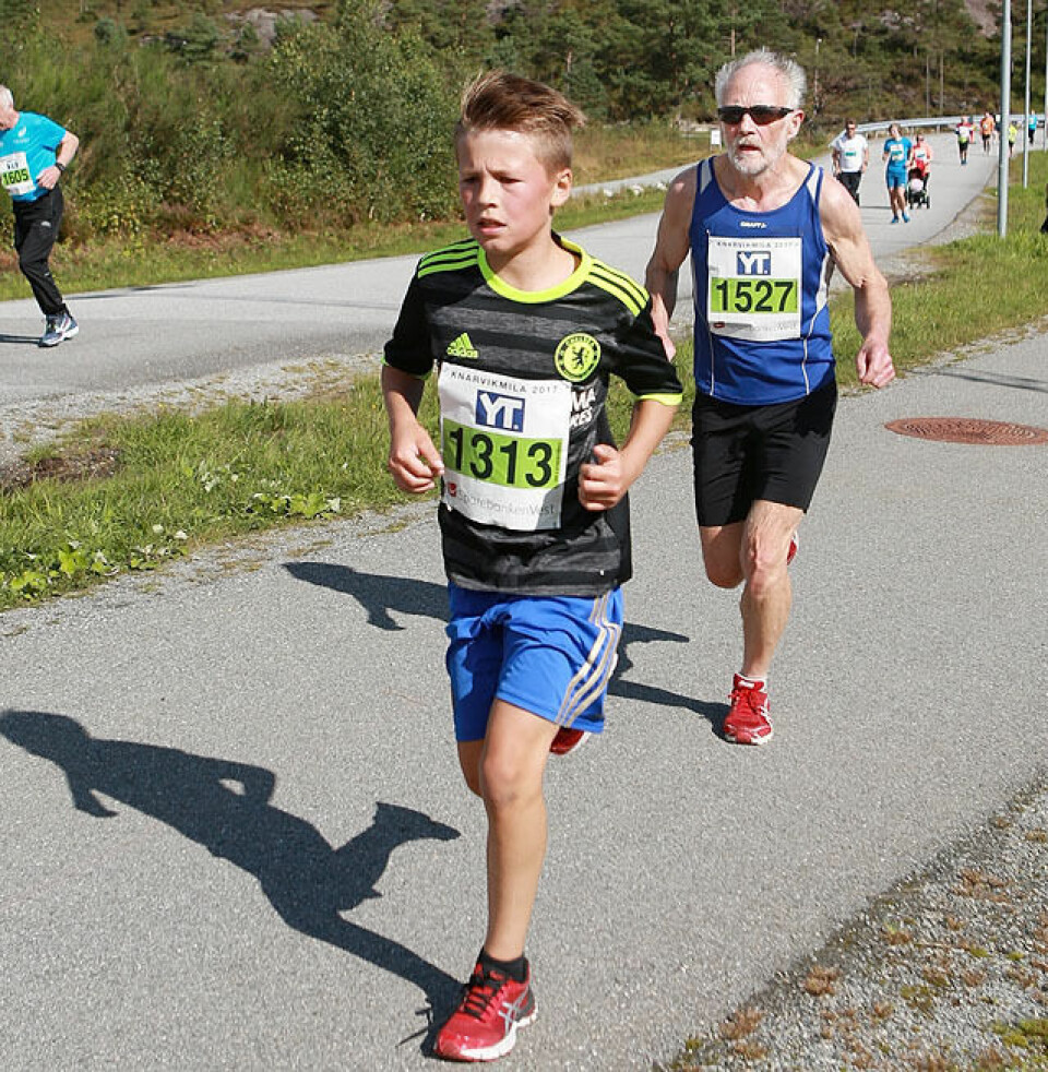 Svein Roar Kvamme og Eli Anne Dvergsdal vant 5 km i Knarvik 12aarog65-69aar_Theodor_Roenn_Aar_og_Ove_Arne_Bernes_AZ3T8123.jpg