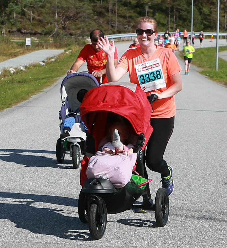 Svein Roar Kvamme og Eli Anne Dvergsdal vant 5 km i Knarvik Barnevognklasse_i_aar_AZ3T8128.jpg