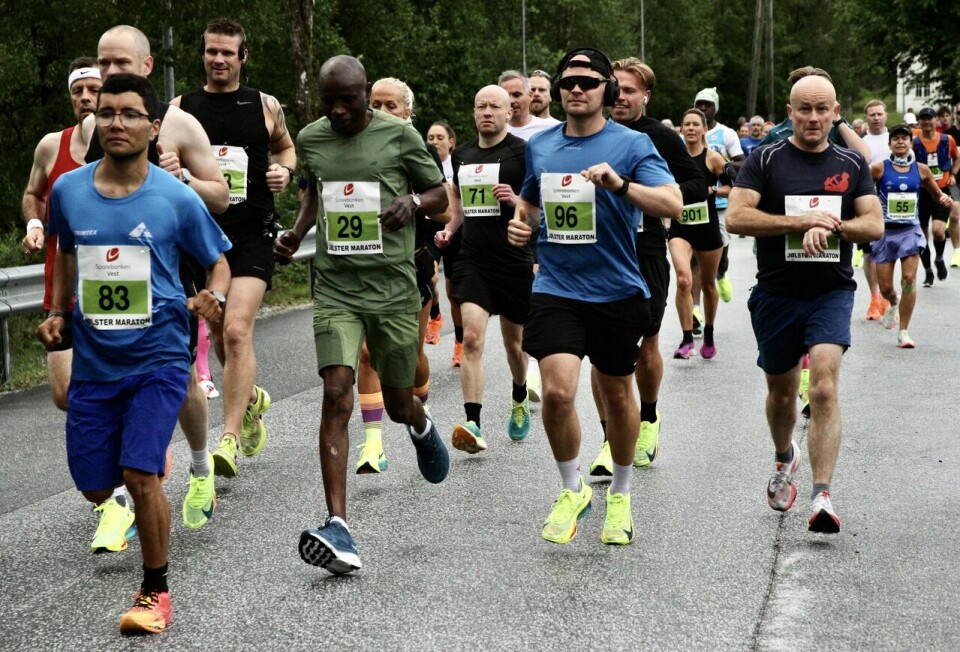 Deltakerrekord og ideelt løpevær på Jølster Maraton Maraton_start