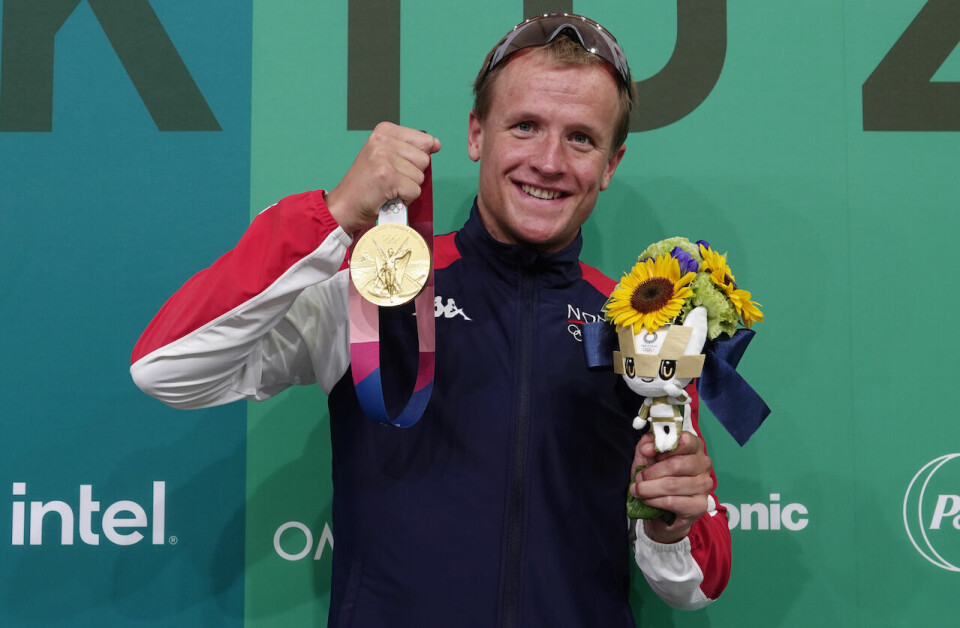 OL-gull til Kristian Blummenfelt Kristian-Blummenfelt-med-medalje-Geir Owe Fredheim 2.jpg