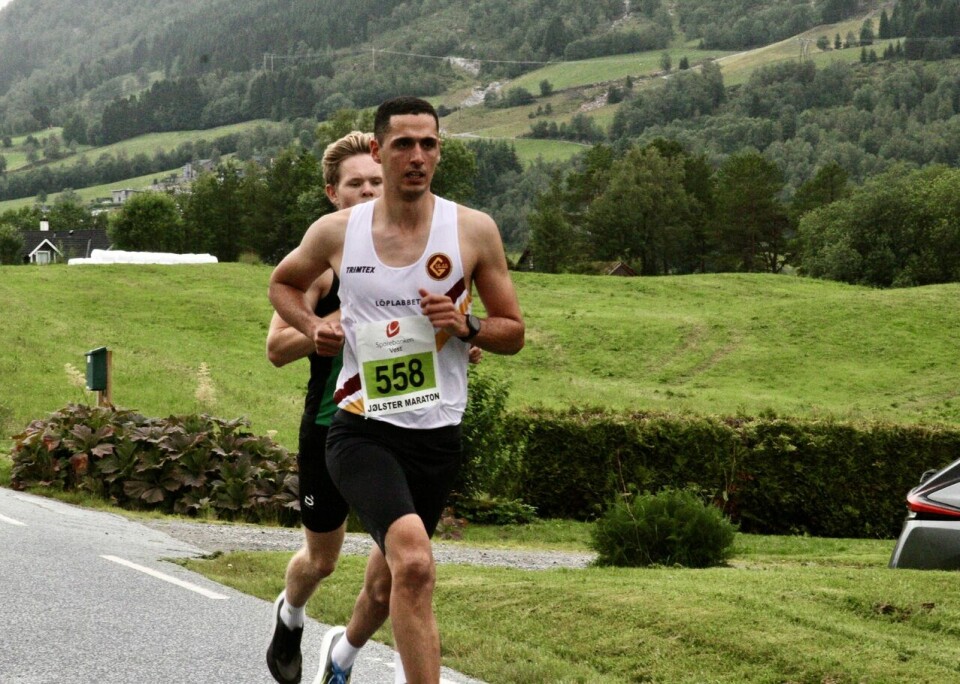 Deltakerrekord og ideelt løpevær på Jølster Maraton 10km_Daniel_Beeder