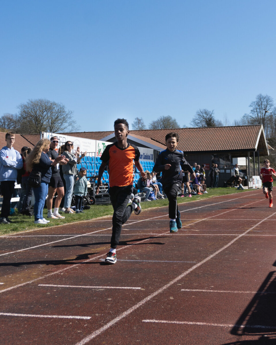 Barna ga deltakerrekord i Fevik halvmaraton IDIDID-03724.jpg