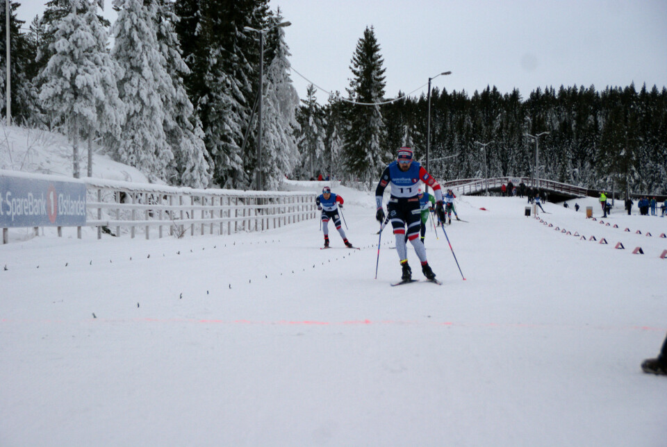 Sondre Turvoll Fossli tok spurten foran to andre raske menn på Gåsbu torsdag. (Foto: Stein Arne Negård) Sondre Turvoll Fossli tok spurten foran to andre raske menn på Gåsbu torsdag. (Foto: Stein Arne Negård)