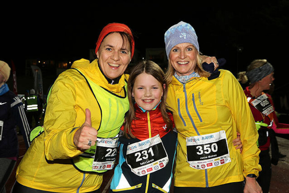 Karin Lampe, Sølvi Lampe og Janne Molnes kan juble over gjennomført 5 km. Karin Lampe, Sølvi Lampe og Janne Molnes kan juble over gjennomført 5 km.