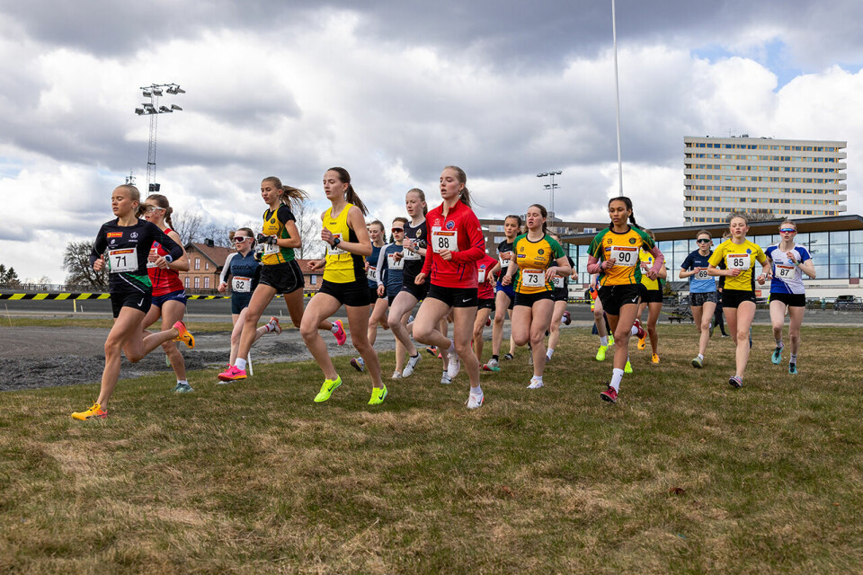 Starten har gått for Jenter 15, 16 og 17 år. (Foto: Samuel Hafsah) Starten har gått for Jenter 15, 16 og 17 år. (Foto: Samuel Hafsah)