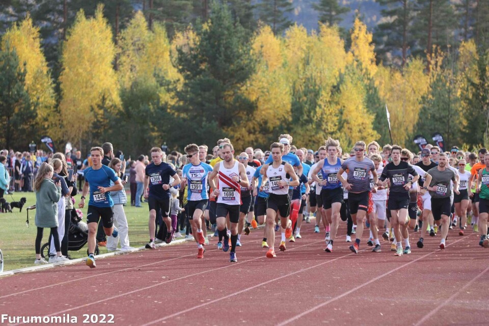 Den 40. utgaven av Furumomila i fint høstvær Starten 10 km.jpg