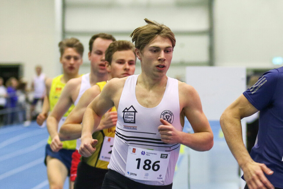 Vegard Warnes under 3000 meter i NM Innendørs i Ulsteinvik i vinter. Han var var lenge med å prege løpet men måtte nøye seg med 10. plass til slutt. (Foto: Martin Hauge-Nilsen) Vegard Warnes under 3000 meter i NM Innendørs i Ulsteinvik i vinter. Han var var lenge med å prege løpet men måtte nøye seg med 10. plass til slutt. (Foto: Martin Hauge-Nilsen)