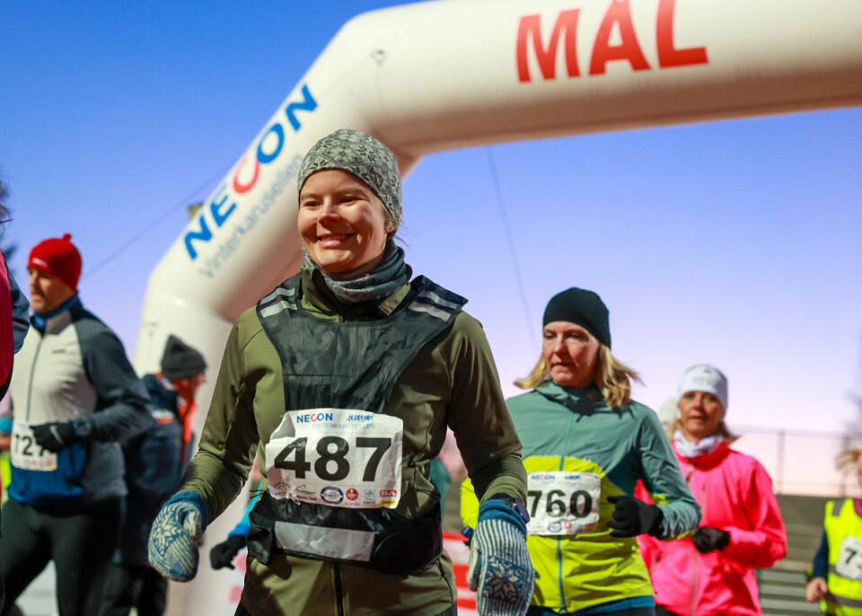 Elsa M. Buvik ut fra start på sin 10 km, som hun gjennomfører godt under en time. 464 løp Necon Vinterkarusell under ideelle forhold