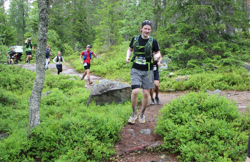Løyperekorder av Stine Holager og Didrik Hermansen i Romeriksåsen på langs Løpere i kø 10 km.JPG
