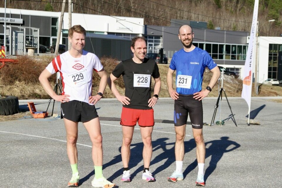 De tre beste herreløperne på 10 km. Fra venstre, Erik Sondre Paulsen (nr.3), Ole Lukkedal (nr.2) og Ole Petter Schmedling (vinner) De tre beste herreløperne på 10 km. Fra venstre, Erik Sondre Paulsen (nr.3), Ole Lukkedal (nr.2) og Ole Petter Schmedling (vinner)