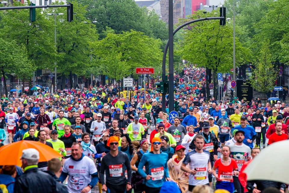 Det var 35000 påmeldte i Hamburg, ca 14000 av dem på maratondistansen. (Arrangørfoto) Det var 35000 påmeldte i Hamburg, ca 14000 av dem på maratondistansen. (Arrangørfoto)