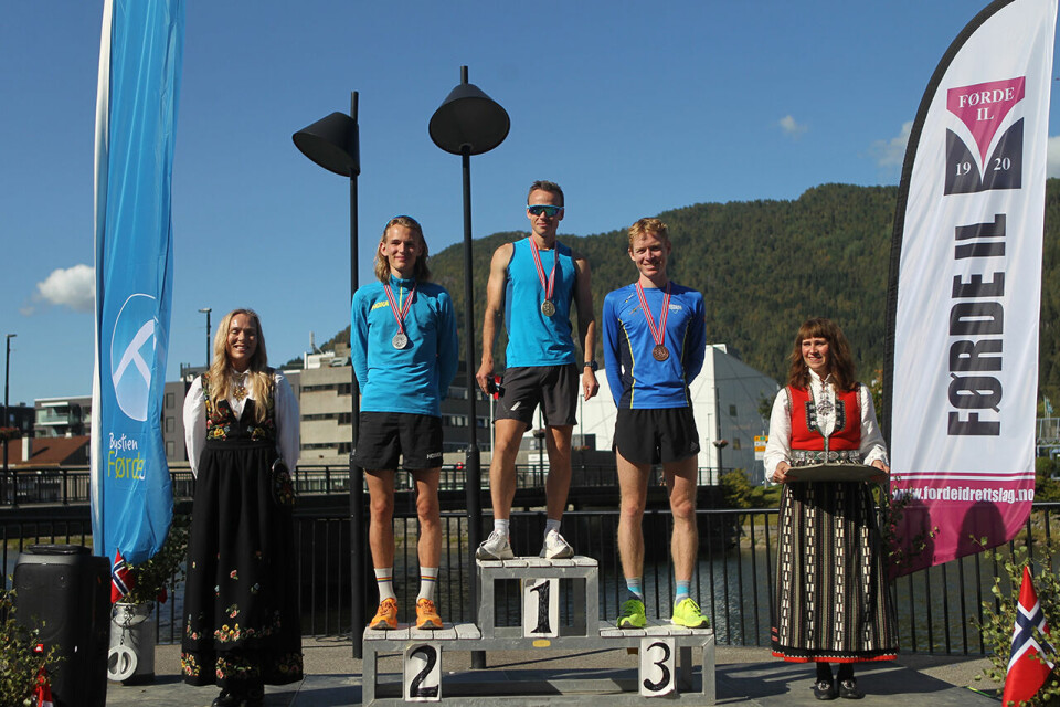 Annie Bersagel og Johan Bugge vant motbakke-NM premiepall-herrer.jpg
