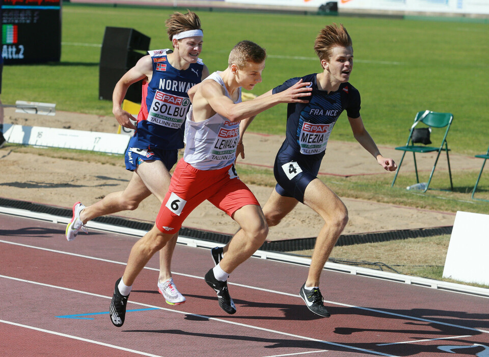 Ole Jakob Solbu sjanseløs i semifinalen på 800 m i U20-VM Mot_maalstreken_3mann_AZ3T1934.jpg