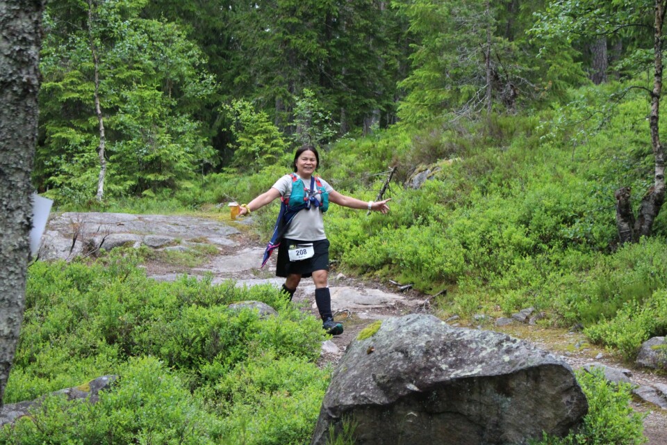 Løyperekorder av Stine Holager og Didrik Hermansen i Romeriksåsen på langs Edna Bruun avslutter feltet ved 10 km.JPG