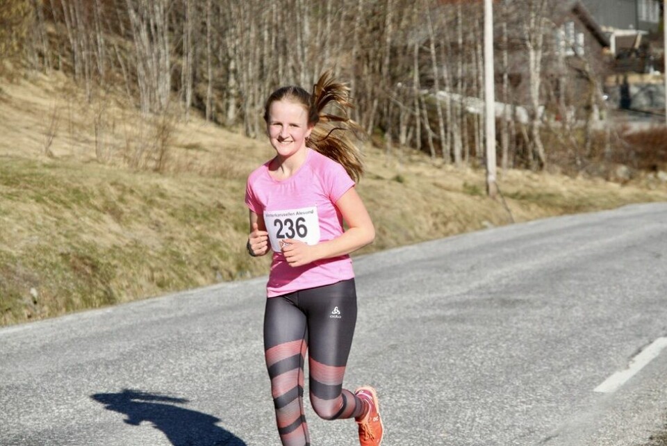 Kamp om seieren på 10 km i Ålesund 5km_Emma_Olivie_Sandvik_Aarsaether