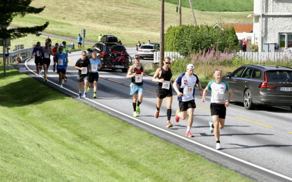 Hornindalsvatnet maraton blei arrangert i alternativ løype Maraton_start