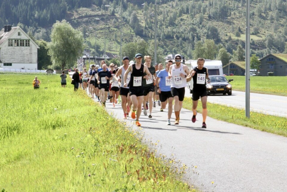 Hornindalsvatnet maraton blei arrangert i alternativ løype Halv_start