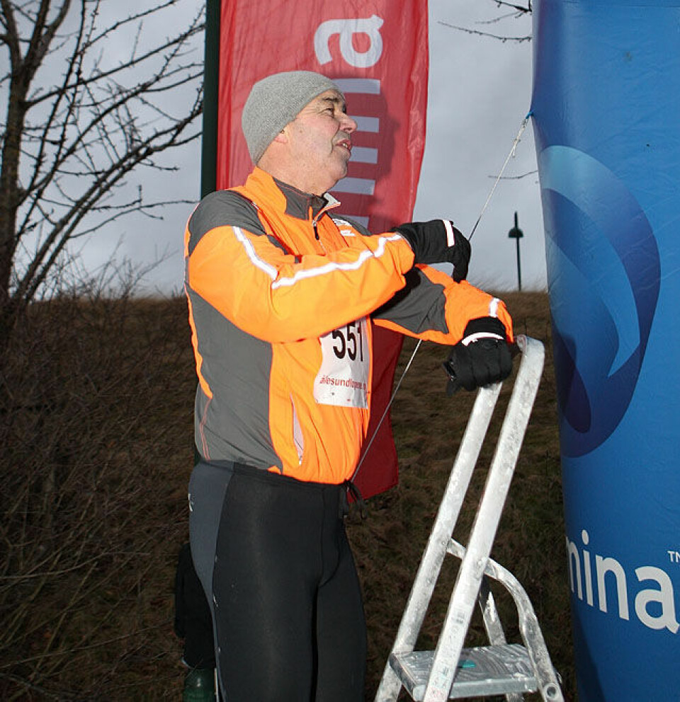 Rekorddeltaking i Nyttårsmaraton, nesten dobling fra 2012 Per_Jan_Helset_taler_i_trappa_A20G9070.jpg