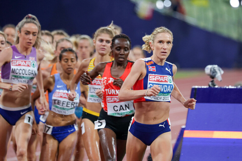 Som å springe med en kniv i ryggen, sa Karoline etter 5000 m-løpet 1U9A5365.jpg