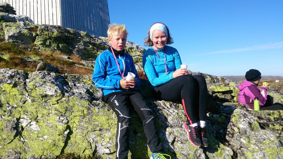 Venter storinnrykk i Skeikampen opp 8. oktober Vemund (8) og kristina var storfornøyde med å komme til mål.jpg
