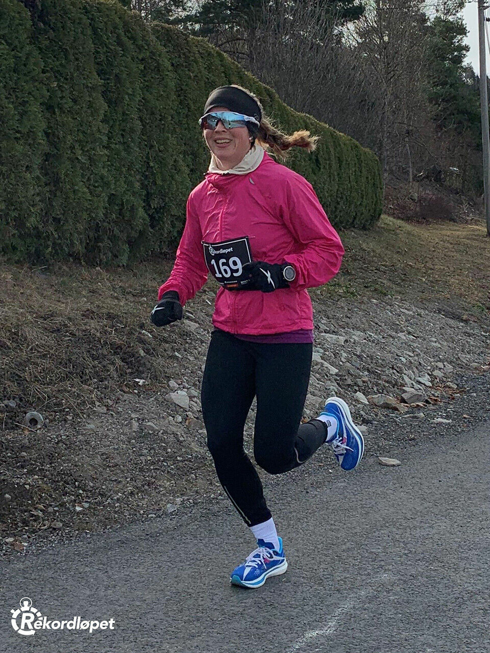 Filip Ingebrigtsen sesongdebuterte på 5 km i Rekordløpet Lier stine-ulltang.jpg