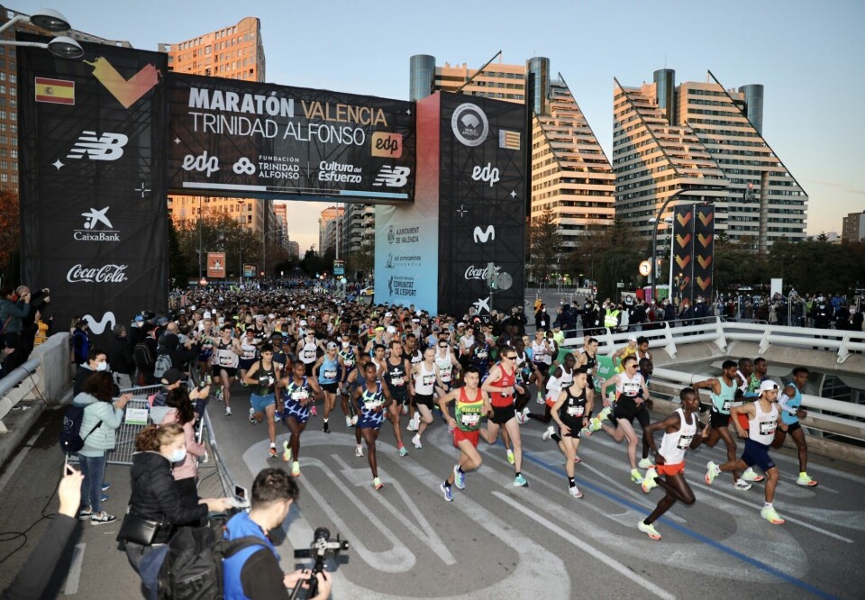 Sondre Nordstad Moen brøt i Valencia Marathon MV Start.jpg